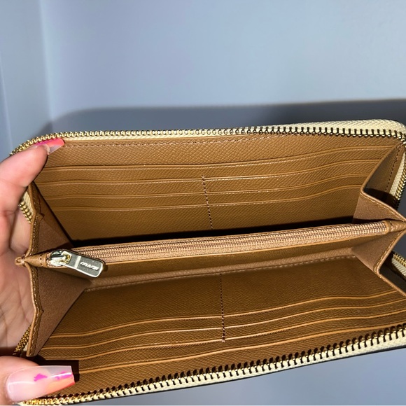 Coach Yellow Wallet - Picture 6 of 7